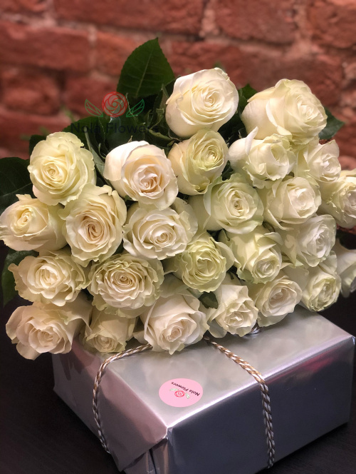 25 белых роз (Эквадор)