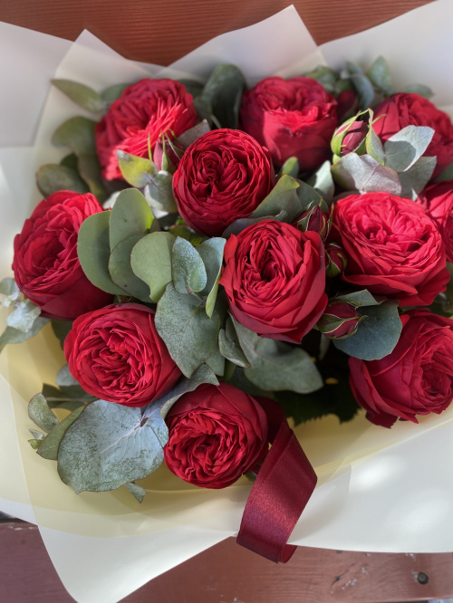 Букет из 11 пионовидныз роз Рэд Пиано