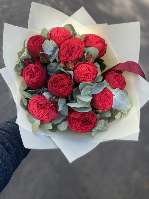 Букет из 11 пионовидныз роз Рэд Пиано