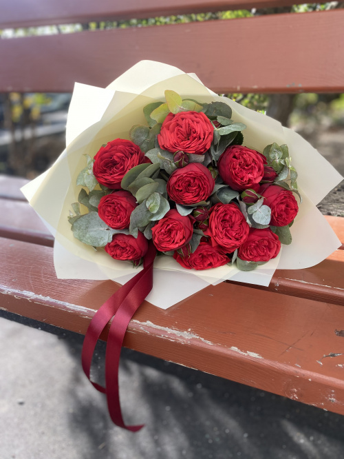 Букет из 11 пионовидныз роз Рэд Пиано