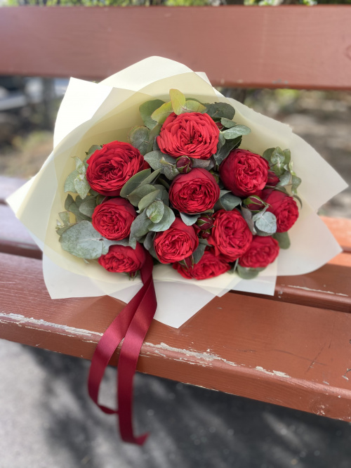 Букет из 11 пионовидныз роз Рэд Пиано