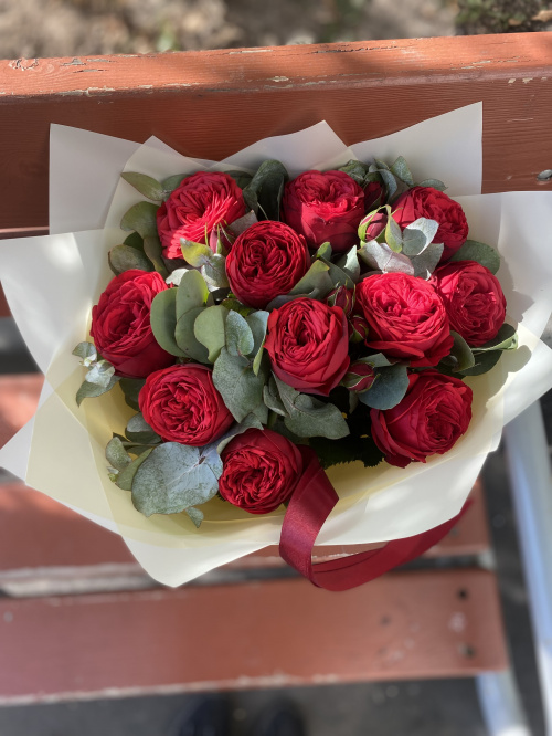 Букет из 11 пионовидныз роз Рэд Пиано