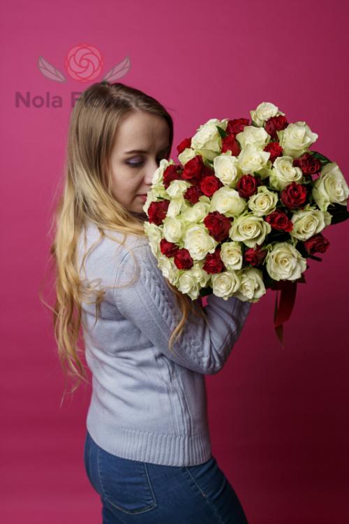 51 белая и красная роза (Кения)