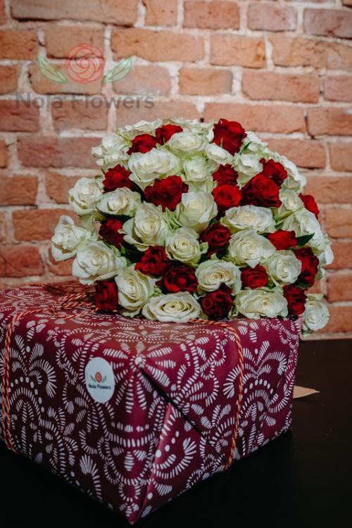 51 белая и красная роза (Кения)
