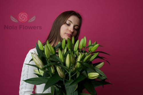 9 белых лилий