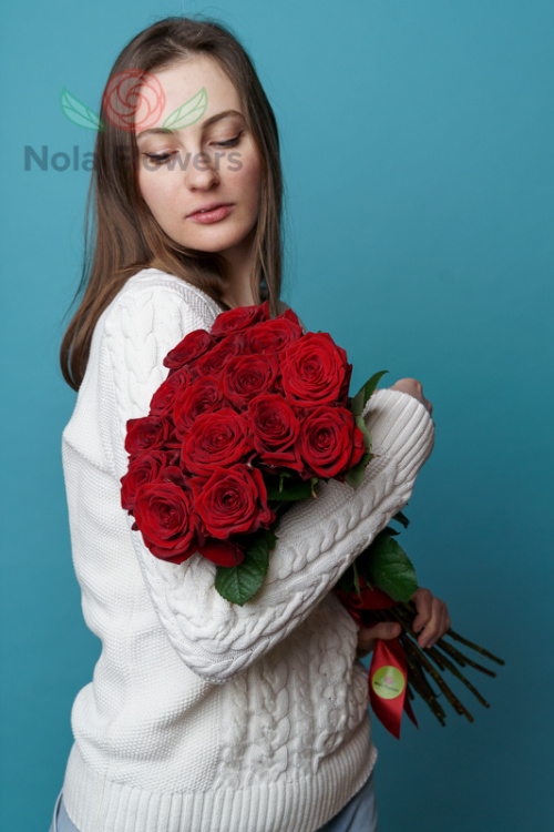 15 красных роз