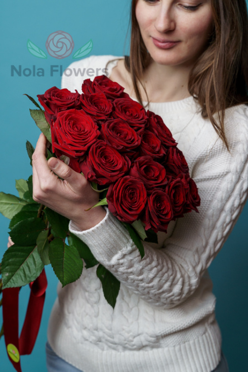 15 красных роз