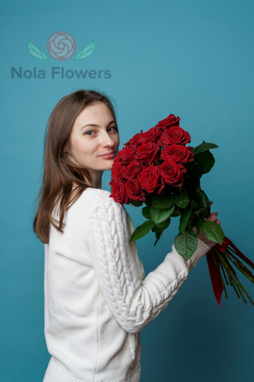 15 красных роз