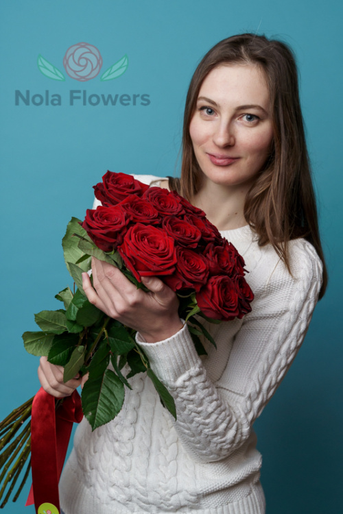 15 красных роз