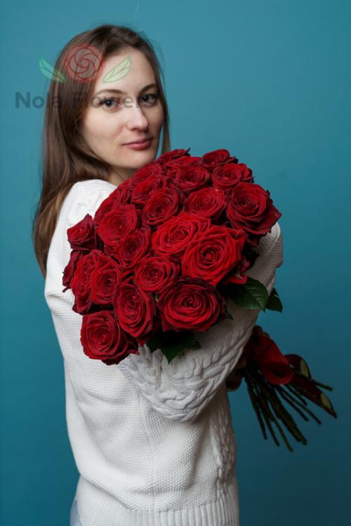 25 красных роз