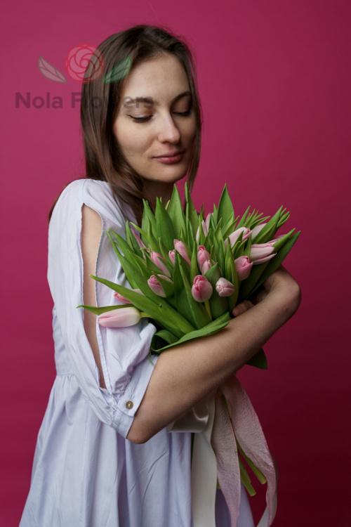 25 розовых тюльпанов