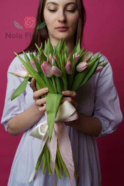 25 розовых тюльпанов