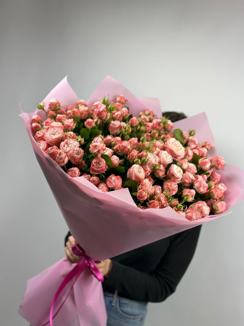 Букет кустовых пионовидных роз Мадам Бомбастик